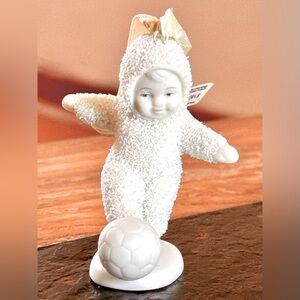 With tag attached, Rare Retired in 2002 Snowbabies “Score” Ornament